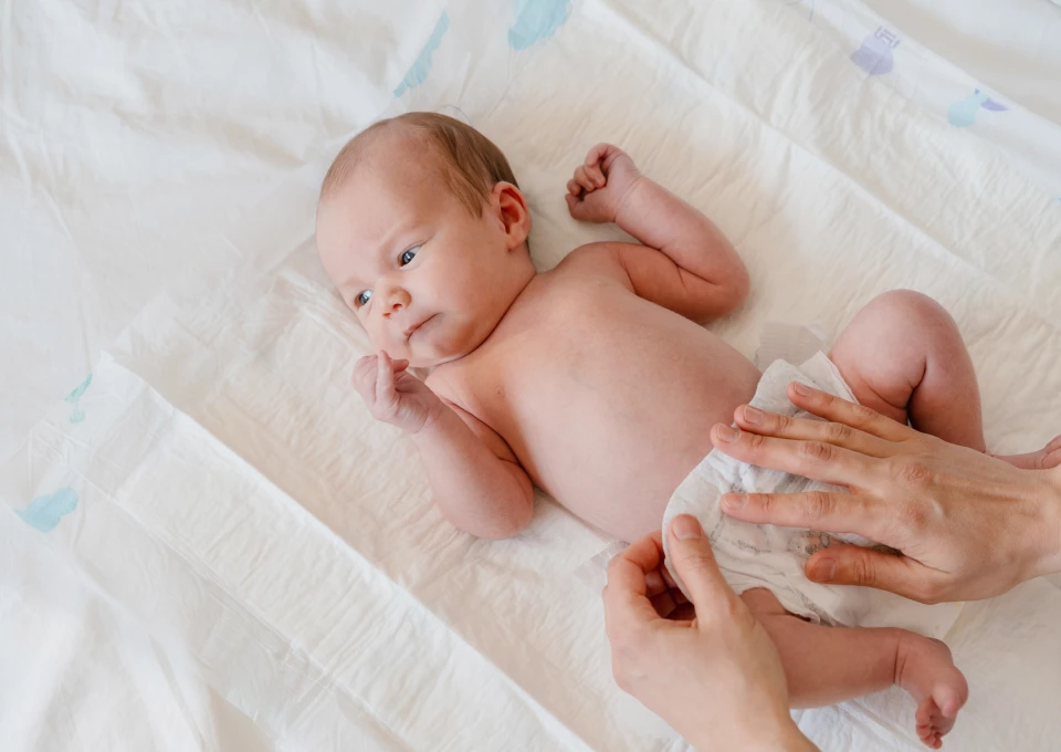 ¿En qué momento mi bebé necesita crema para el pañal?