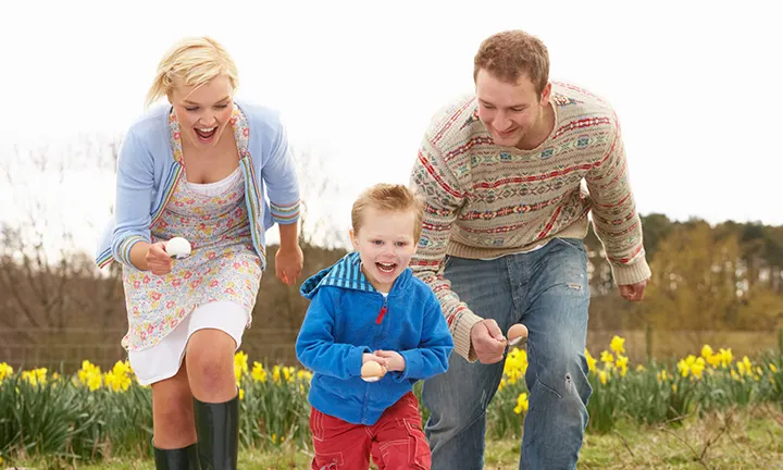 Babypartyspiel: Lass das Kind (Ei) nicht fallen Babypartyspiel: Lass das Kind (Ei) nicht fallen