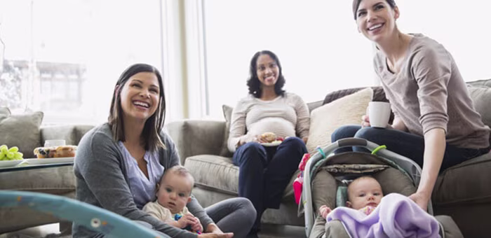 D-New_mums_socializing_with_their_babies