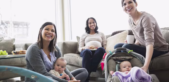 D-New_mums_socializing_with_their_babies