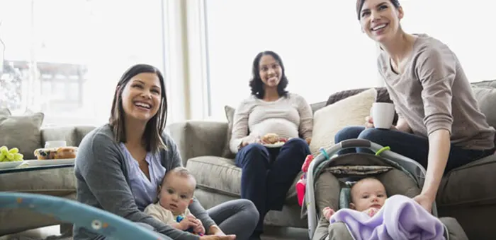 D-New_mums_socializing_with_their_babies