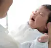 Bebé despertándose