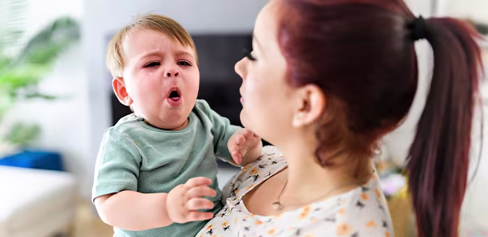 ¿Por qué tu bebé tose mucho de noche?