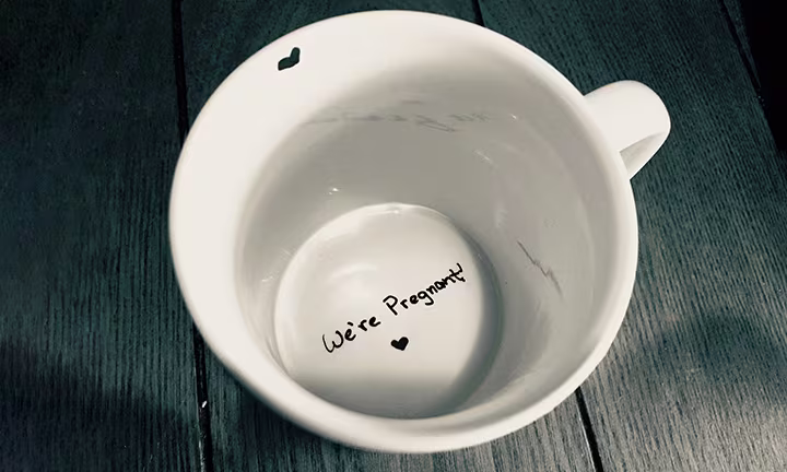 une tasse personnalisée avec « je suis enceinte »