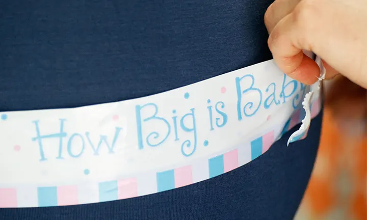 How big is the mom's belly gender reveal game