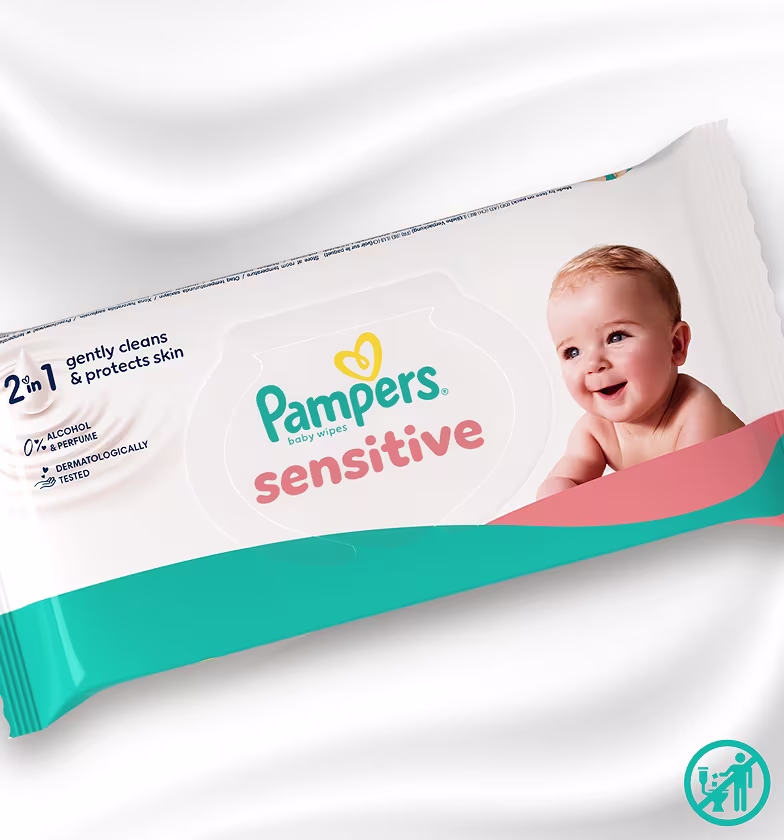 Eine Nahaufnahme einer Packung Pampers Sensitive Feuchttücher