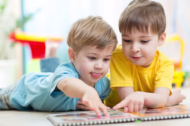 Αγοράκια που παίζουν