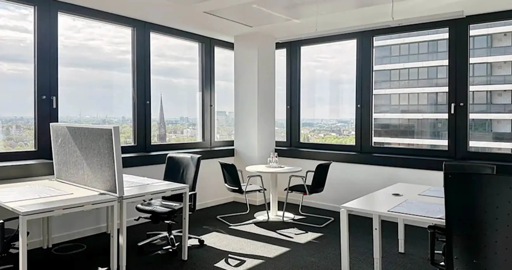 Regus Hamburg Mundsburg Tower Office mit Panorama
