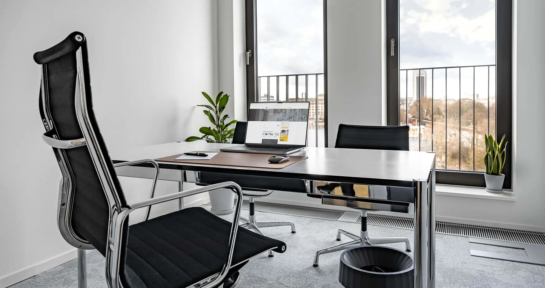 Office Club Coworking Hamburg privates Büro