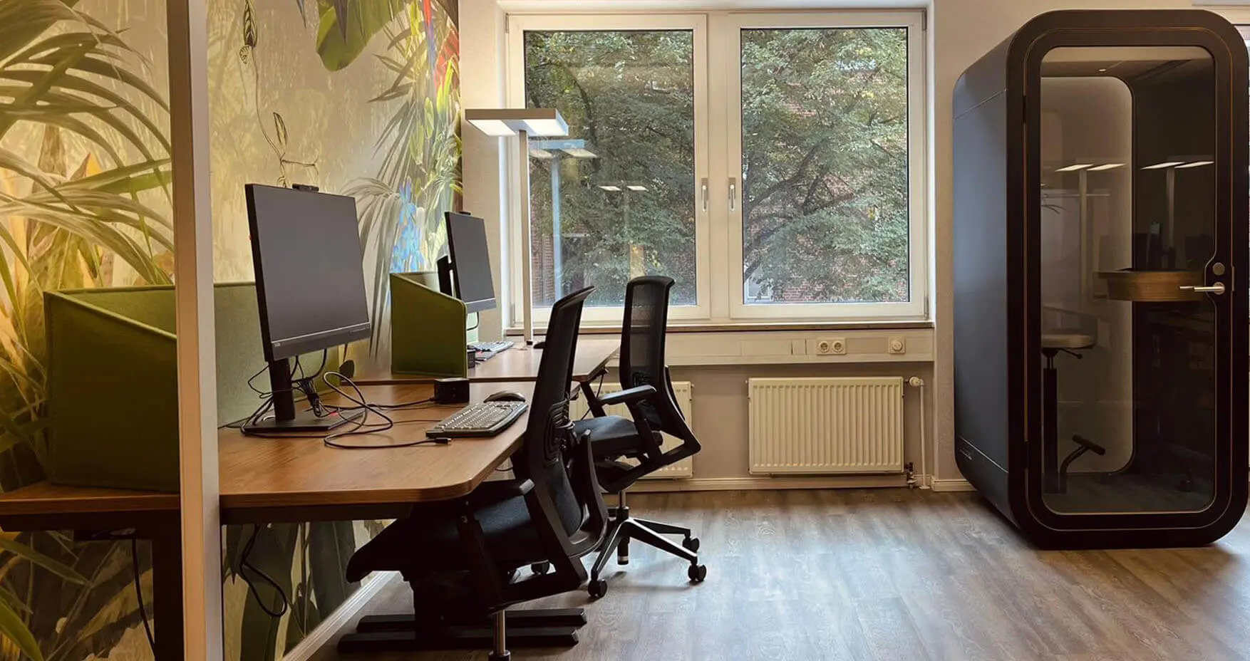 1000 Satellites Alster Arbeitsplatz