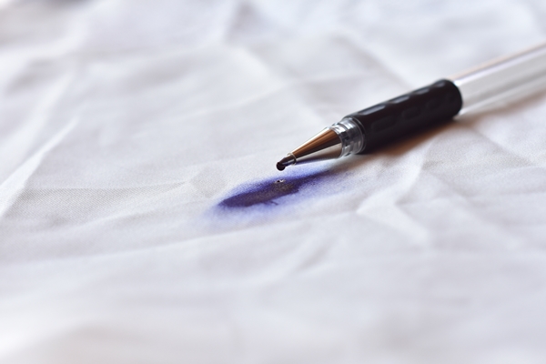 Manchas de tinta – incluindo caneta esferográfica e marcadores