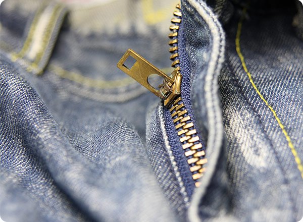 Mito 2: “Jeans é um tecido resistente o suficiente para aguentar as pancadas do ciclo de lavagem de qualquer máquina.”