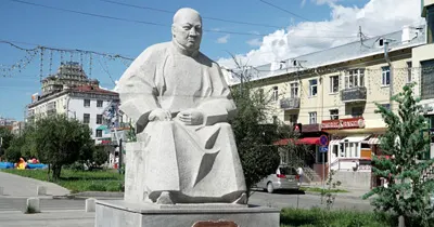 Хичээнгүй сайд Б.Цэрэндоржийн хөшөө — зураг 1