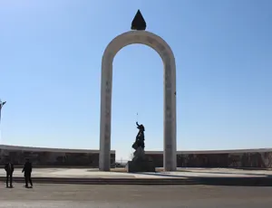Монгол дайчдын дурсгалын хөшөө — зураг 1