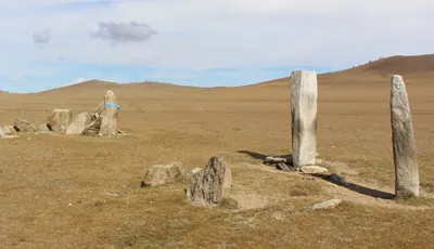 Дунд жаргалантын буган хөшөө — зураг 1