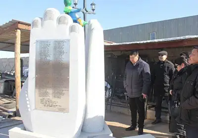 Залбирал хөшөө