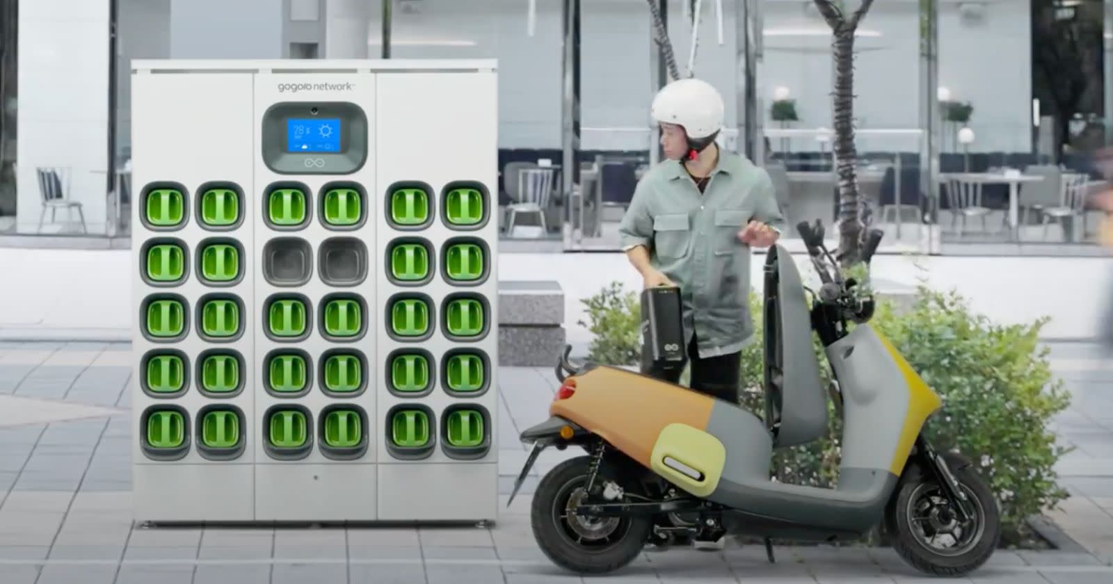 Gogoro Unveils CrossOver GX250 And Launches Battery Swapping Ecosystem