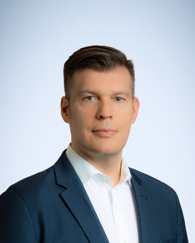 Headshot of Russell Wald