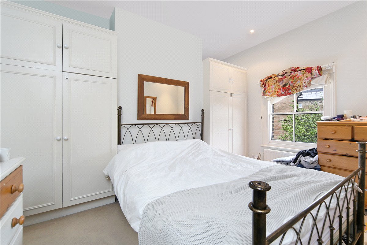 2 bedroom Flat, St. James's Drive, London, SW17 - Available, Image 3