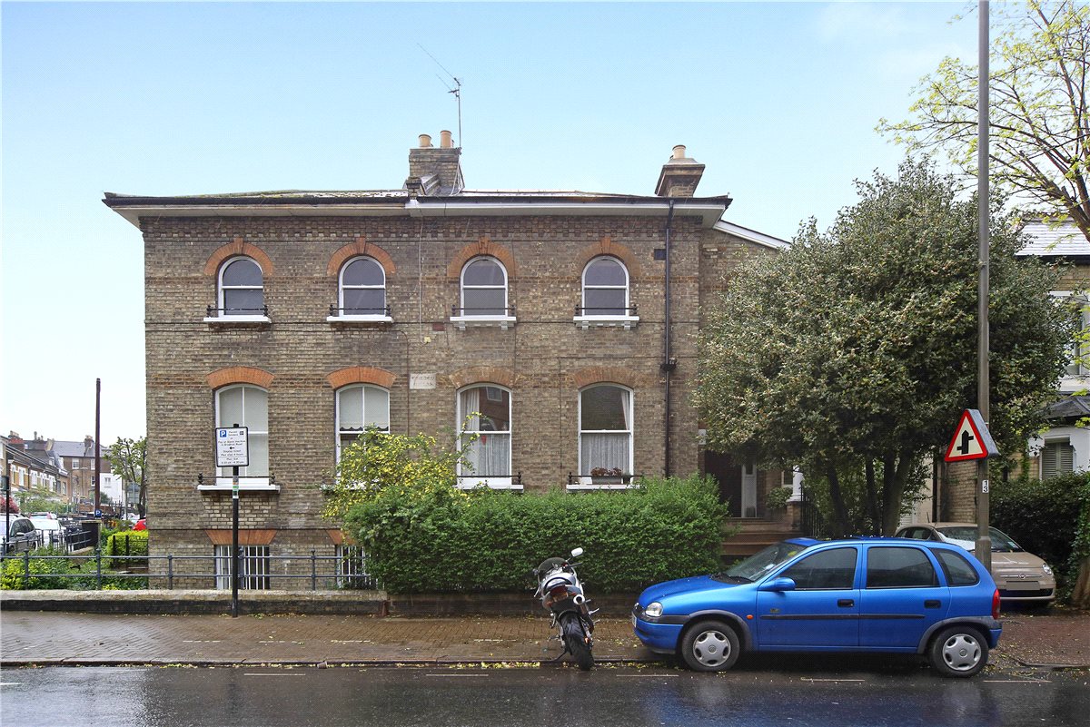 2 bedroom Flat, St. James's Drive, London, SW17 - Available, Image 3