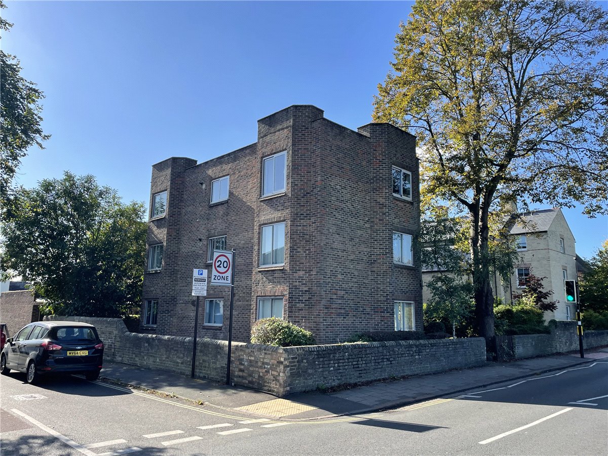 2 bedroom Flat, Cherwell Court, Barton Road, CB3 - Sold