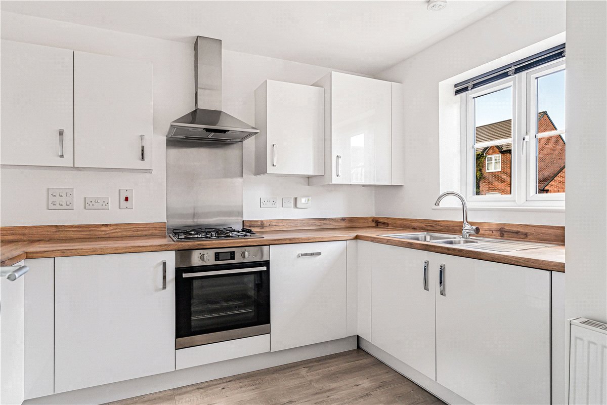 3 bedroom House, Dragonfly Crescent, Biddenham, MK40 - Available, Image 1