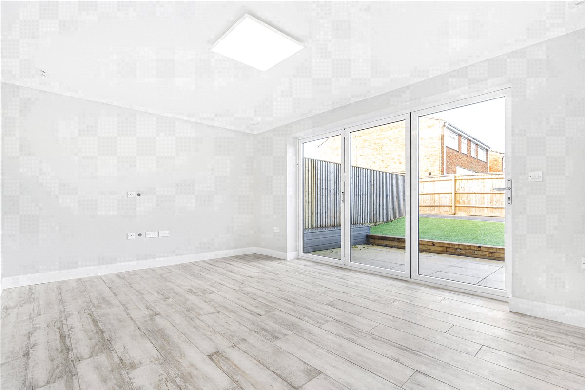 3 bedroom House, Wilmot Close, Witney, OX28 - , Image 2