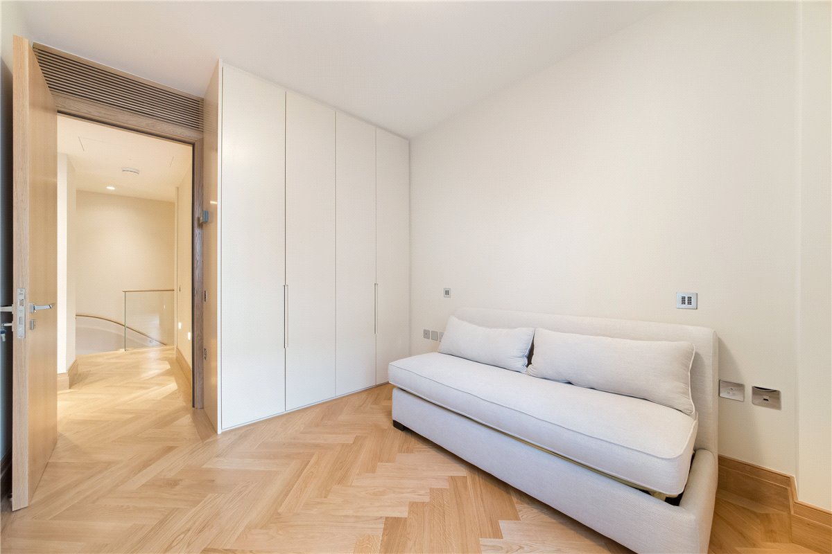 3 bedroom Flat, Upper Grosvenor Street, Mayfair, W1K - Available, Image 14