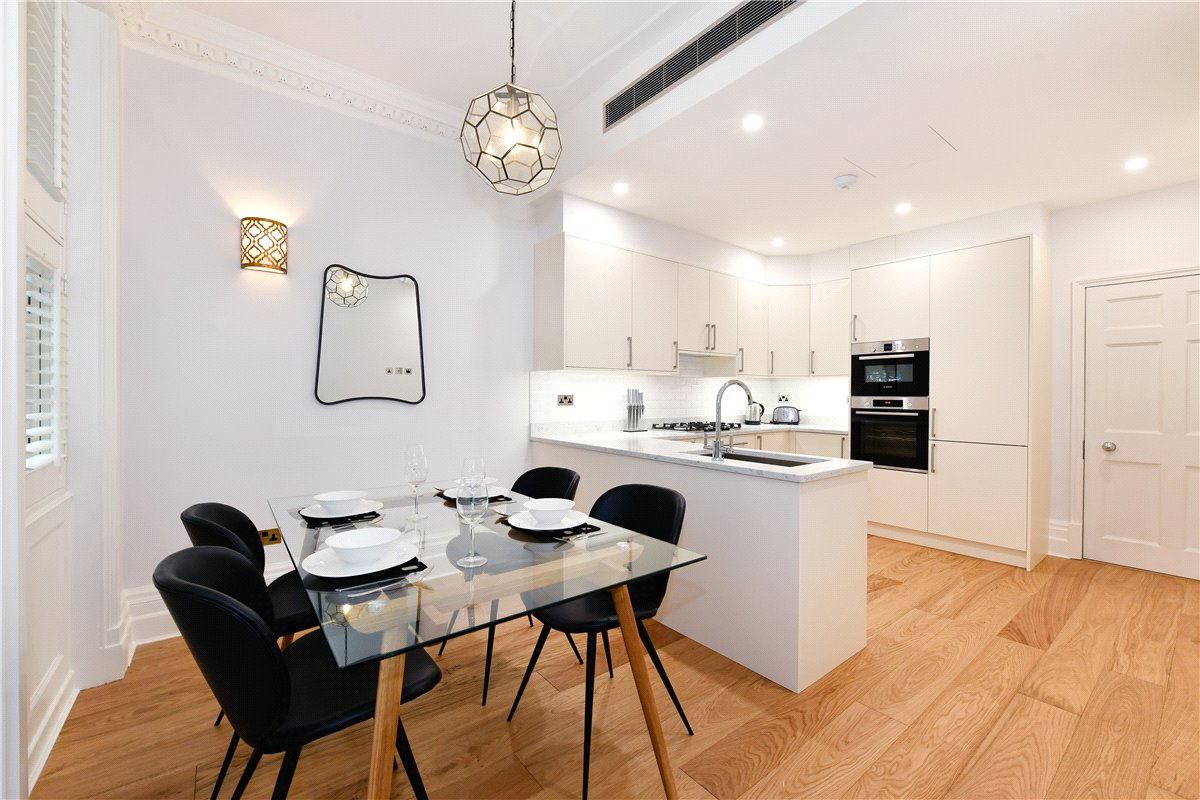 2 bedroom Flat, Park Street, Mayfair, W1K - Available