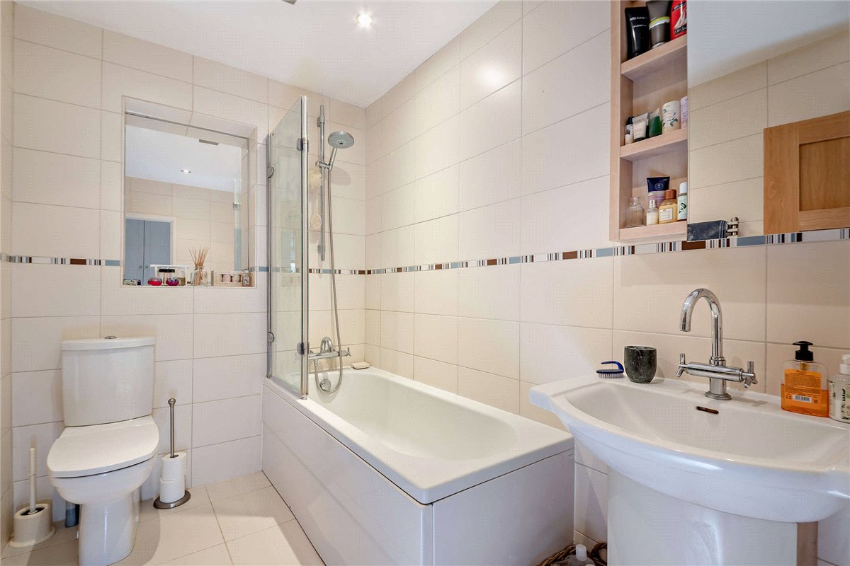 5 bedroom House, Gore End, Newbury, RG20 - Available, Image 13