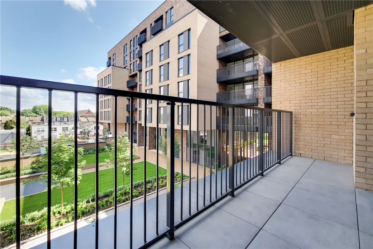 3 bedroom Flat, Greyhound Parade, Wimbledon Grounds, London, SW17 - , Image 3