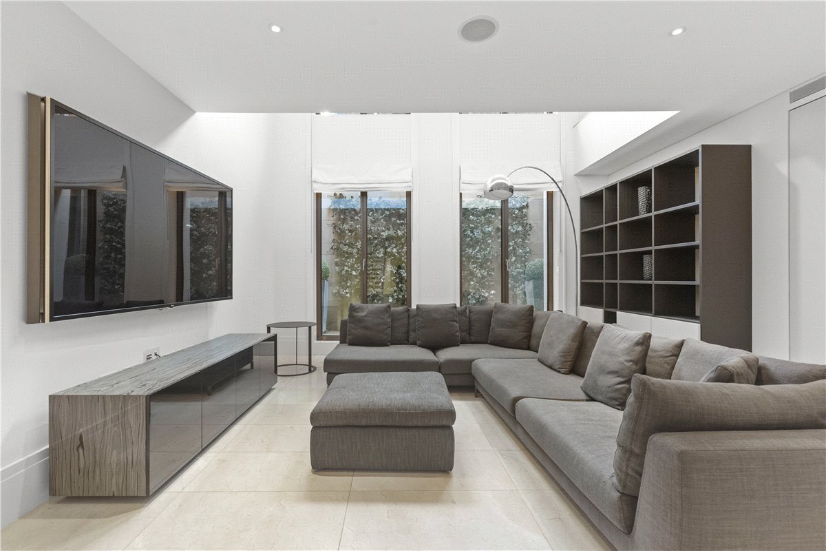 4 bedroom Flat, Chelsea Manor Street, Chelsea, SW3 - Available, Image 3