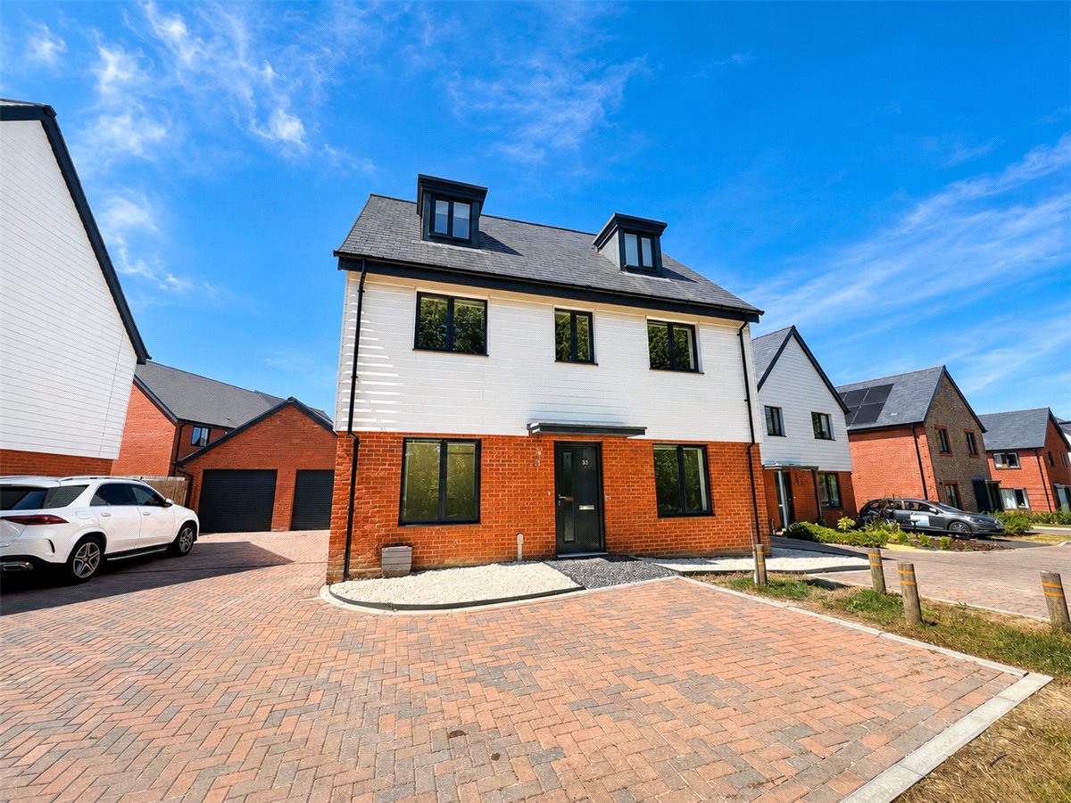 5 bedroom House, Stonyfield Road, Whiteley, PO15 - Available