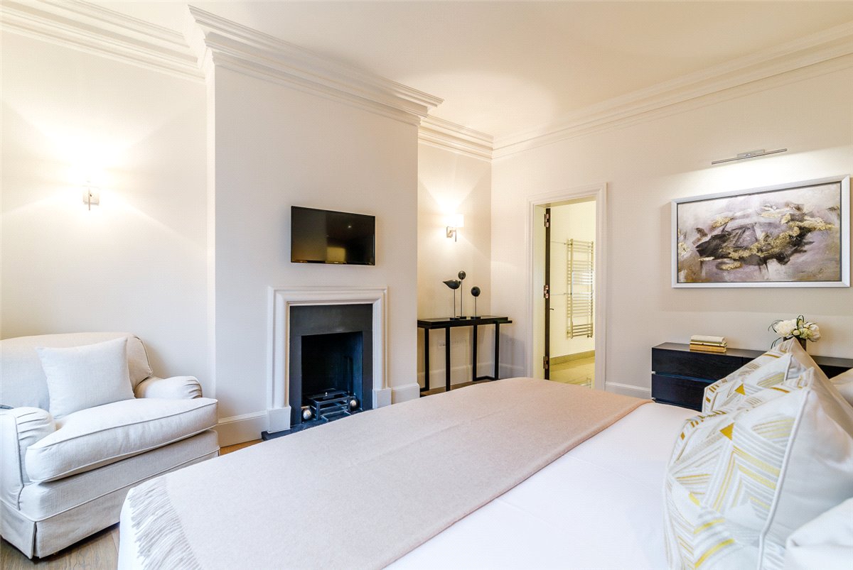 3 bedroom Flat, Duke Street, Mayfair, W1K - Available, Image 3
