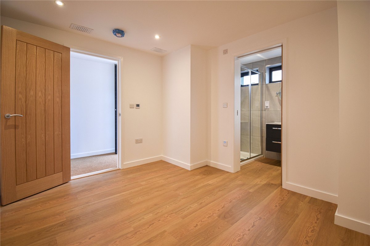 1 bedroom Flat, Wellington Court, Wellington Street, CB1 - Available, Image 8