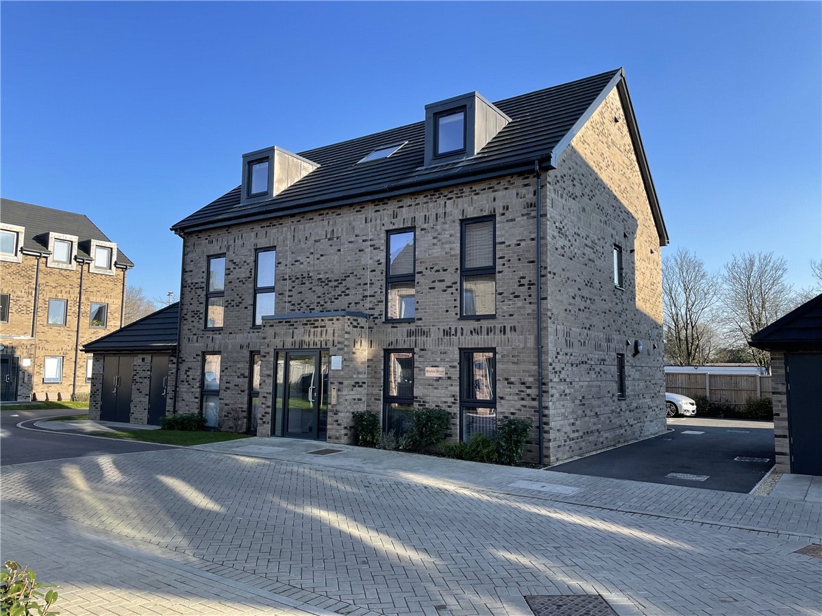 1 bedroom Flat, Steel Close, Newtown Road, RG14 - 
