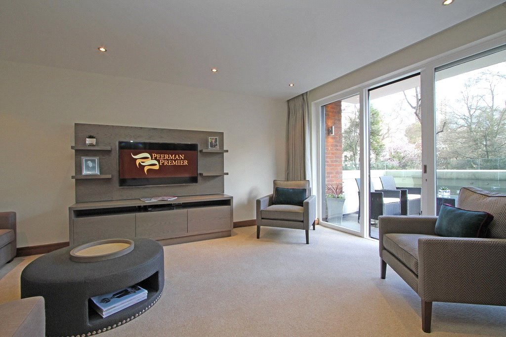 3 bedroom Flat, Ennismore Gardens, London, SW7 - Available