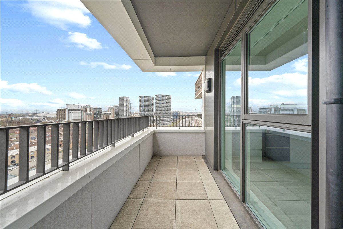 3 bedroom Flat, Heartwell Avenue, London, E16 - , Image 5