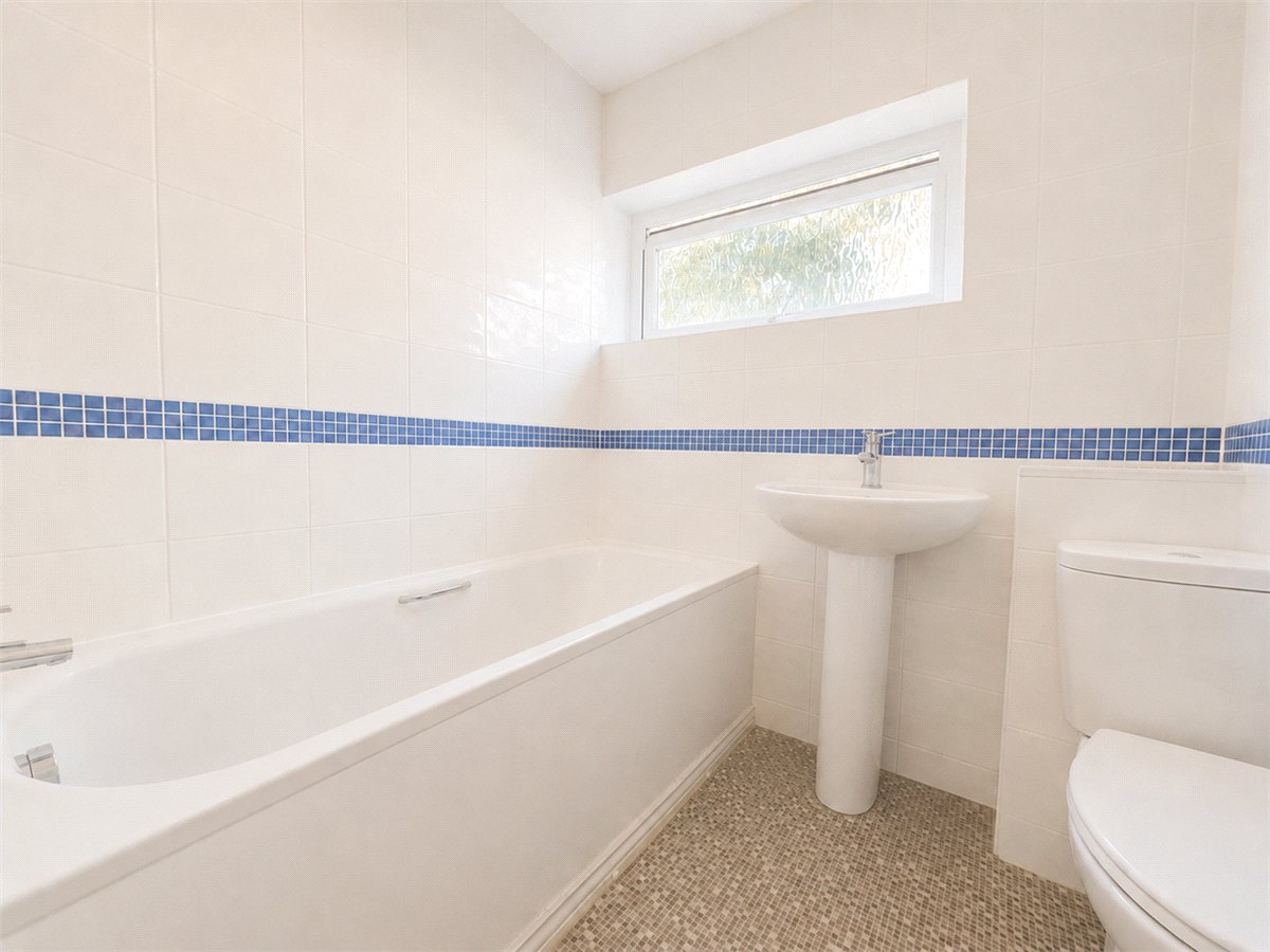 3 bedroom House, Northfields, Twyford, SO21 - Let Agreed, Image 5