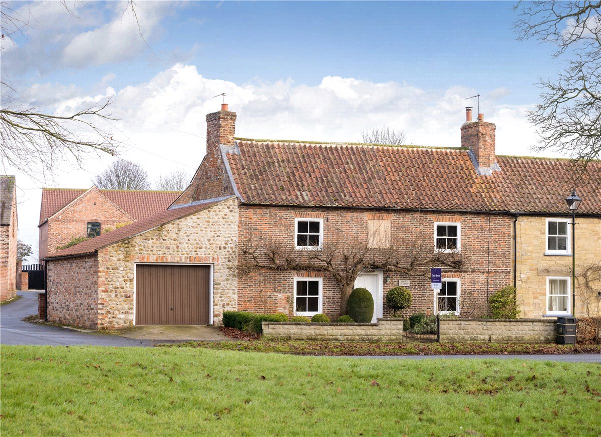 4 bedroom Cottage, The Green, Kirklington, DL8 - 