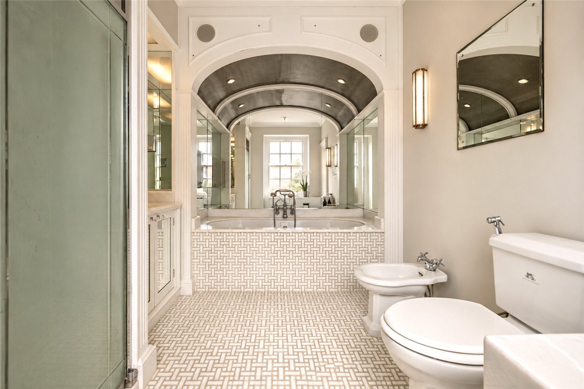 7 bedroom House, Upper Brook Street, Mayfair, W1K - Available, Image 10