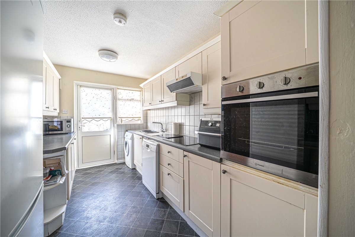 3 bedroom House, Nelson Close, Stockbridge, SO20 - Available, Image 7