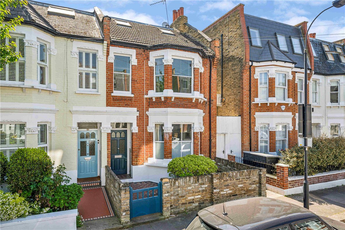 3 bedroom Flat, Queensmill Road, London, SW6 - Available, Image 2