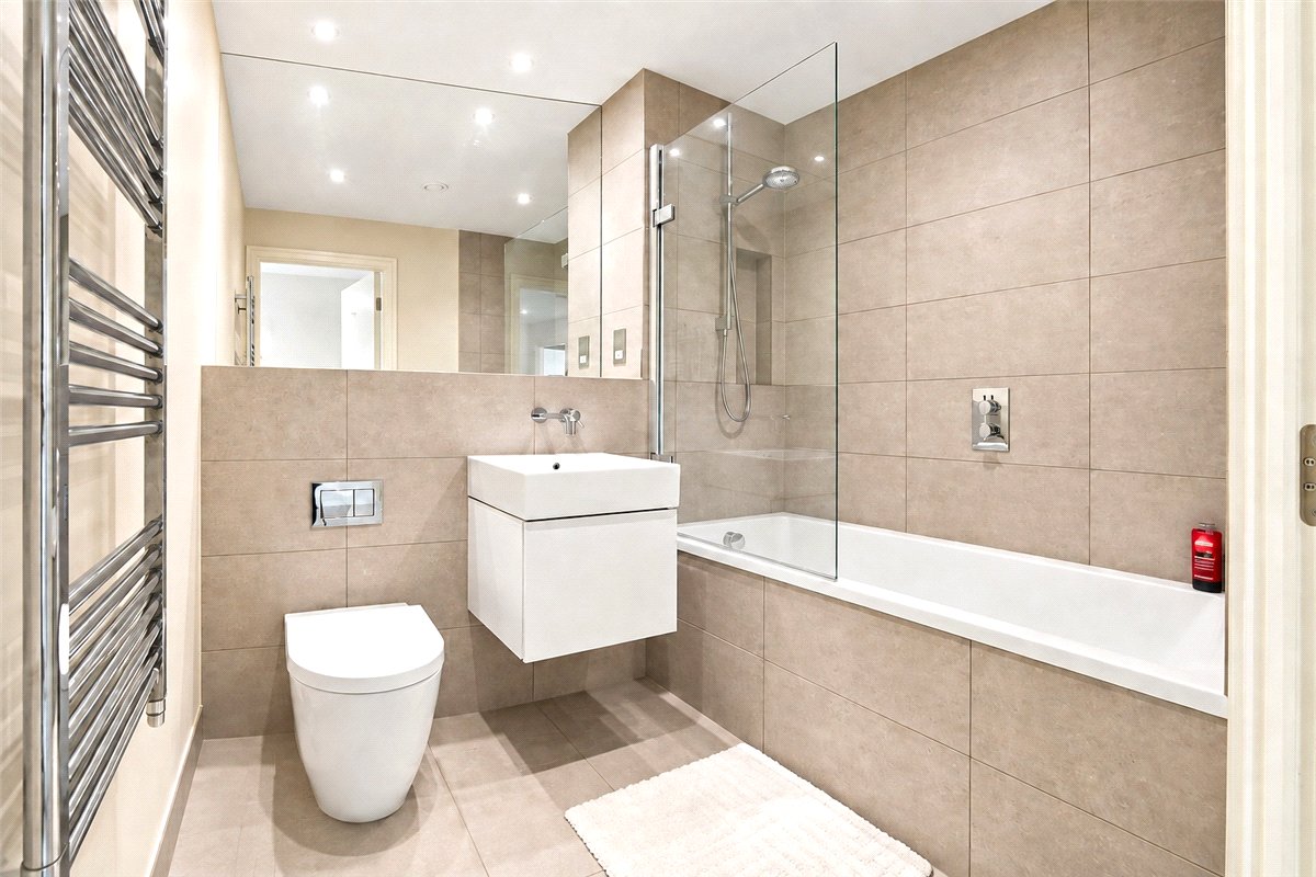 2 bedroom Flat, Broomhouse Lane, London, SW6 - Available, Image 7