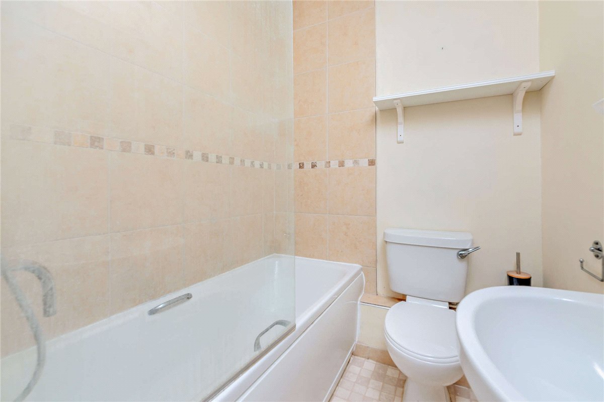 1 bedroom Flat, London Road, Newbury, RG14 - Sold, Image 3