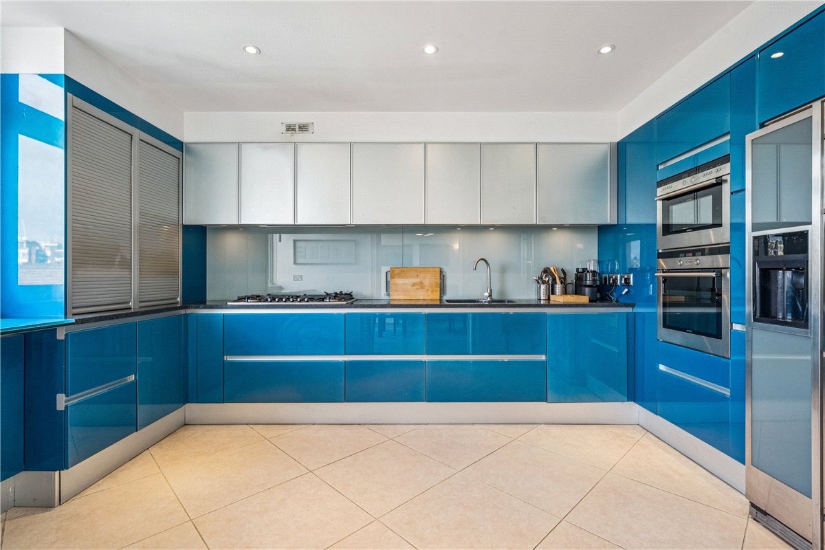3 bedroom Flat, Park Towers, 2 Brick Street, W1J - Available, Image 2
