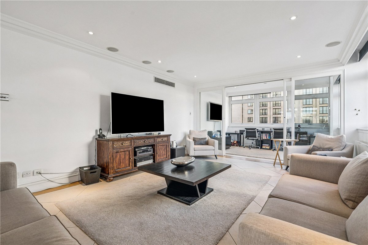 3 bedroom Flat, Park Towers, 2 Brick Street, W1J - Available, Image 2