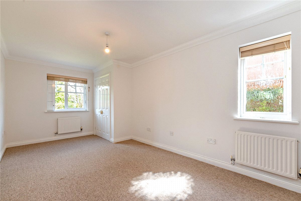 2 bedroom Flat, Newtown Road, Newbury, RG14 - Sold STC, Image 9
