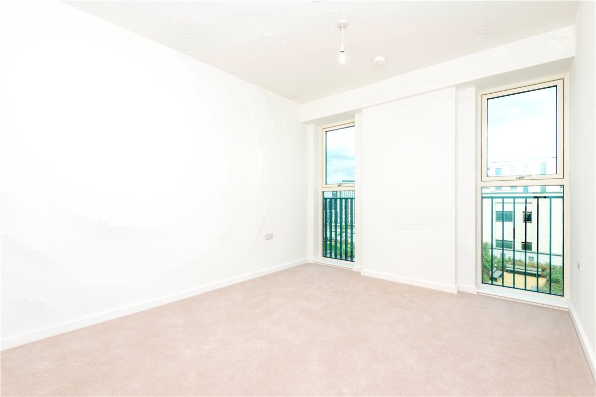 3 bedroom Flat, Heartwell Avenue, London, E16 - , Image 13