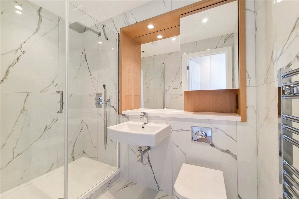 3 bedroom Flat, Greyhound Parade, Wimbledon Grounds, London, SW17 - Available, Image 6